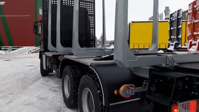 Лесовозная надстройка STEELBEAR 9412ML с выдвижной консолью на шасси автомобиля смотреть онлайн