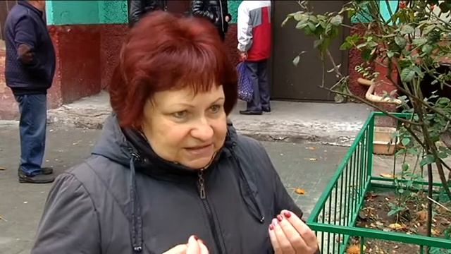 Спустя 50 лет дом получил навес над входом в подъезд смотреть онлайн