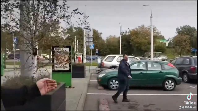 ЗАБЛОКИРОВАЛ АВТО С ИНВАЛИДОМ жестко смотреть онлайн