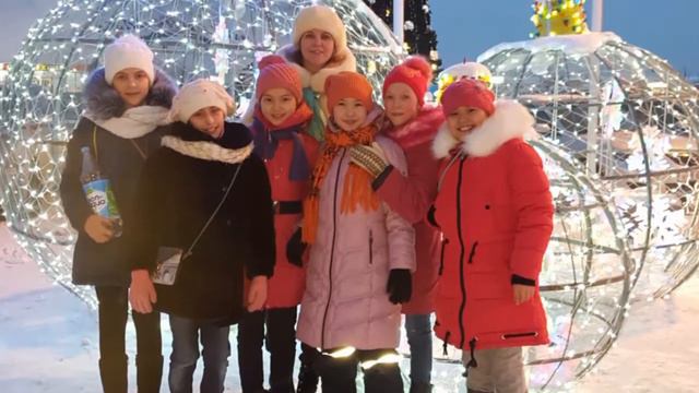 Видеопоздравление с 8 Марта. Мальчики поздравляют девочек смотреть онлайн