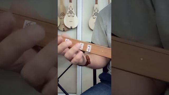 #Комуз уйронуу Карагат смотреть онлайн