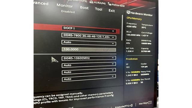 DDR5 10600 World Record Achieved on Ryzen 7 8700G and ASUS ROG Crosshair X670E GENE смотреть онлайн