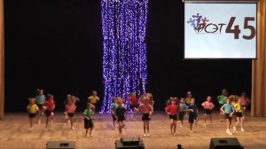 Диско 80-х — зажигательный танец детей на большой сцене