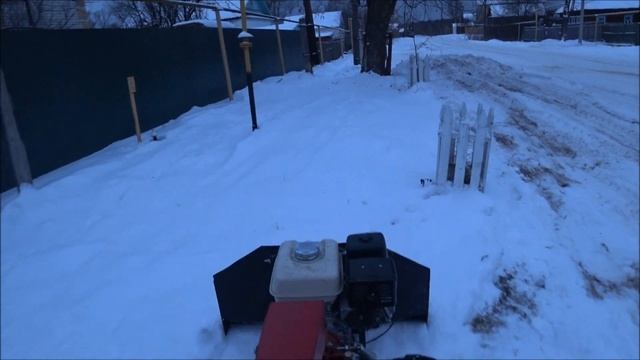Мотоблок МТЗ Беларус 09Н. Толкаем сырой слежавшийся снег. Симулятор бульдозера))) смотреть онлайн