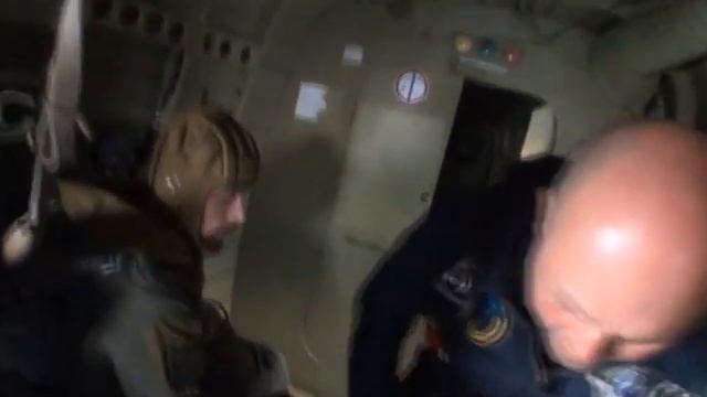 Схiдний Корпус Прыжки с парашютом смотреть онлайн