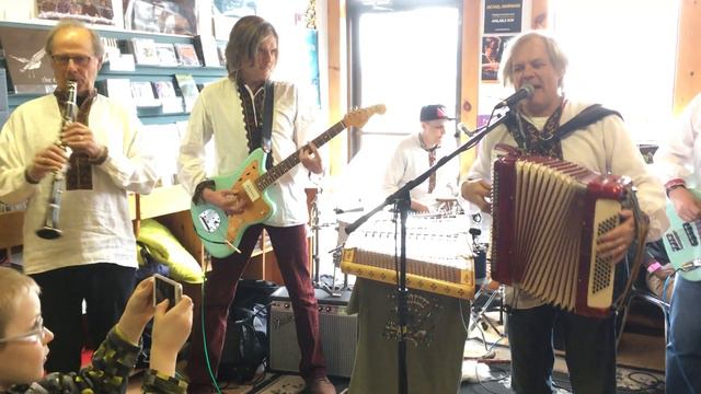 The Kubasonics @ Fred's Records смотреть онлайн