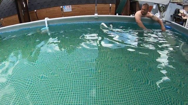 Вода в бассейне позеленела, что делать?! Принимаем меры. Дачные будни #12 Александр Чекмарев смотреть онлайн
