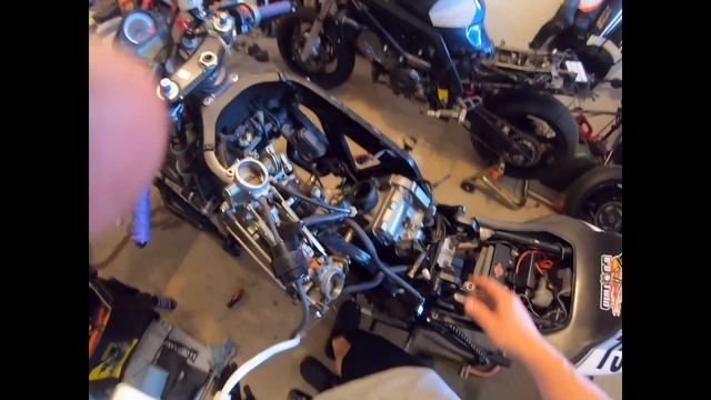 SV650 Engine Removal - Step-by-Step Process смотреть онлайн