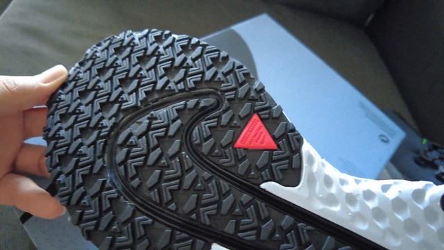 Nike Legend React 3 Shield смотреть онлайн