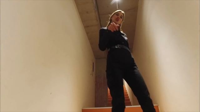 НА ЛИЦО – В городе бывших смотреть онлайн