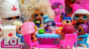 ДОКТОР ставит уколы малышам