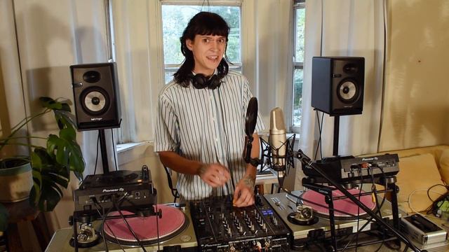 Fluxx x Sound School present How to DJ with Female Wizard смотреть онлайн