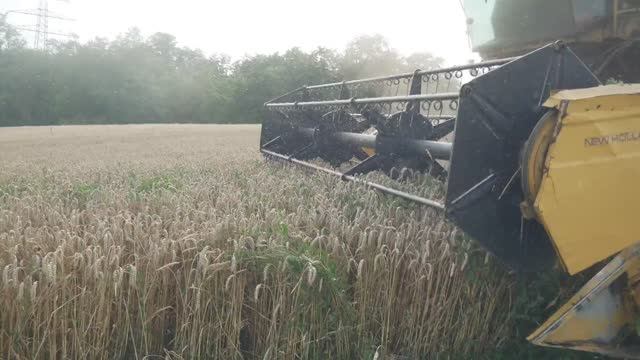 Зерноуборочный Комбайн за работой