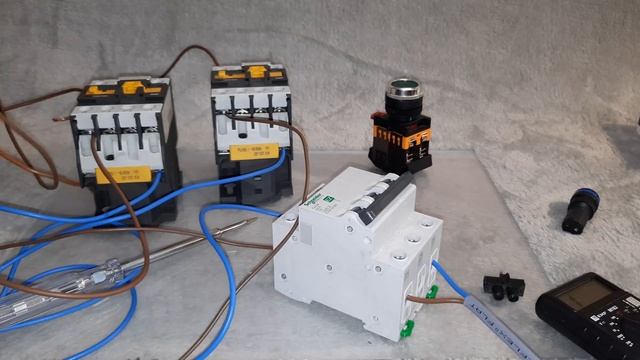 ПРОВЕРКА МАГНИТНЫХ ПУСКАТЕЛЕЙ В РАБОТЕ. СХЕМА ПУСК СТОП РЕВЕРС 4К 2021 смотреть онлайн