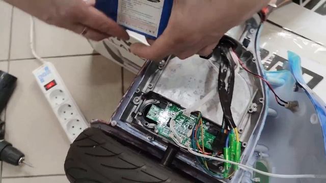 Замена акумулятора на гироскутере смотреть онлайн