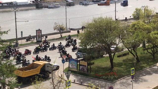 Мотопробег 04.05.2019 Как поиздевались над мотоциклистами в Москве смотреть онлайн