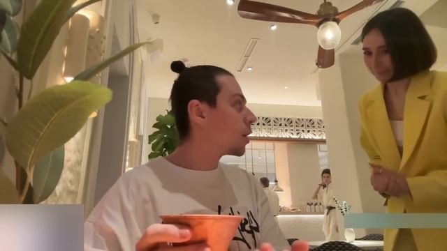 ФРАМЕ ТАМЕР УГАРАЕТ В САМОМ ПАФОСНОМ РЕСТОРАНЕ | ЗАКАЗАЛ ОДНУ КАПЛЮ ГРЕЙПФРУТА смотреть онлайн