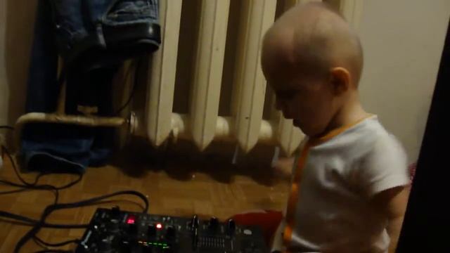 Tusya Tusit Pioneer DJM-400 смотреть онлайн