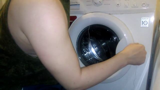 Как открыть дверь стиральной машины LG с помощью нитки. смотреть онлайн