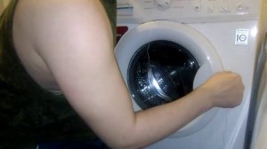 Как открыть дверь стиральной машины LG с помощью нитки.