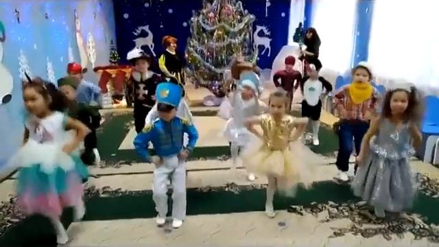 Новогодний утренник старшая группа Звездочки смотреть онлайн