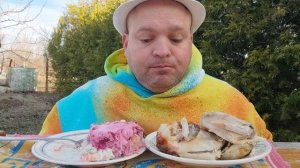 МУКБАНГ кура гриль,салаты Оливье и под шубой/ОБЖОР дачный
