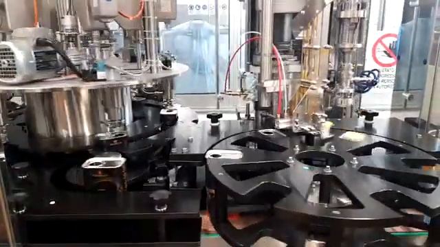 Розлив масла в канистру смотреть онлайн