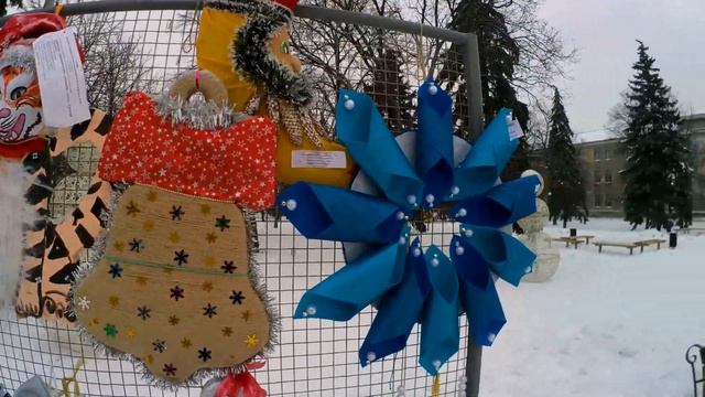 Горловка Декабрь 2021.Площадь Победы.Главная елка города. смотреть онлайн