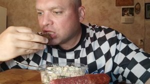 ОБЖОР салат Оливье и сырокопченая колбаса