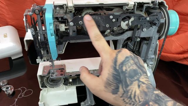 Como DESARMAR una maquina de coser JANOME l mecanica confeccion смотреть онлайн