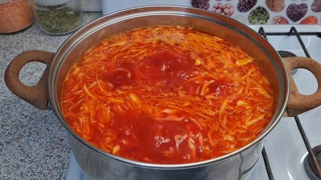 A chef from Russia taught me how to cook Ukrainian borscht This is the best borscht I've ever eaten смотреть онлайн