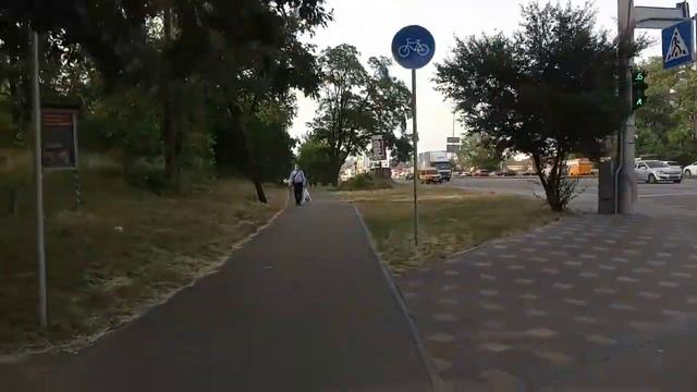 пешеходы на велодорожке пр. Палладина-мкрн Берковцы смотреть онлайн