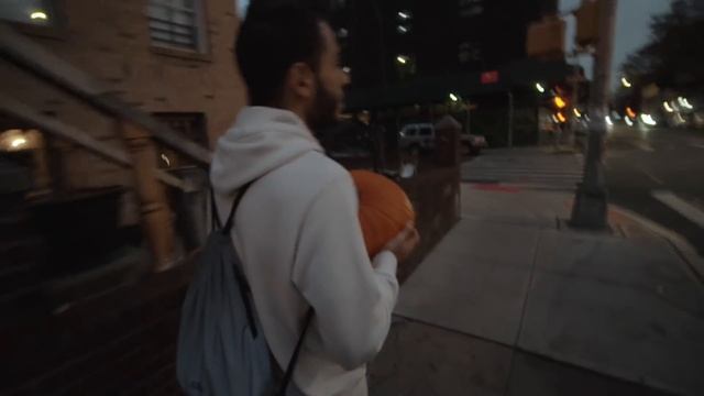 Готовимся к Хэллоуину | Как сделать светильник из тыквы? смотреть онлайн