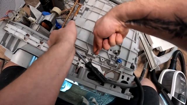 Чистка сушильной машины SIEMENS IQ800(влажное белье,недосушивавает) смотреть онлайн
