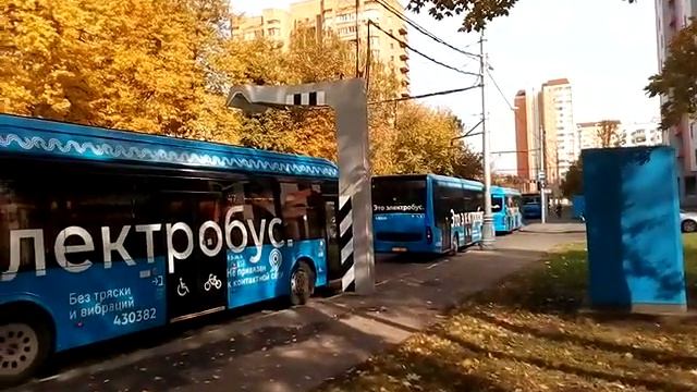 Москва 843 Бескудниковский переулок, зарядка электробуса осень день