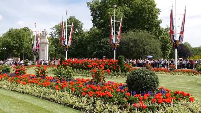 ? Buckingham Palace. БУКИНГЕМСКИЙ ДВОРЕЦ. Смена караула у Букингемского дворца - ✈ Страноведение смотреть онлайн