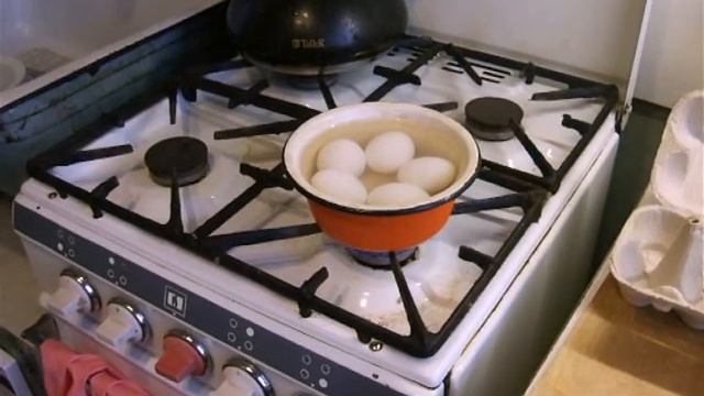Яйца вкрутую. Как легко очистить. смотреть онлайн