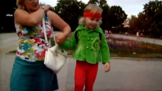 домашнее видео Оксана Виолета Прогулка лето 2013 смотреть онлайн