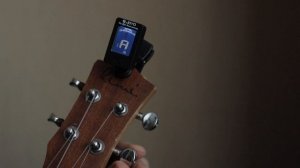 Как настроить укулеле с помощью тюнера-прищепки
