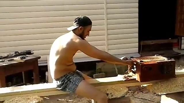 Как отстрогать 6 метровую доску Могилевским станком смотреть онлайн