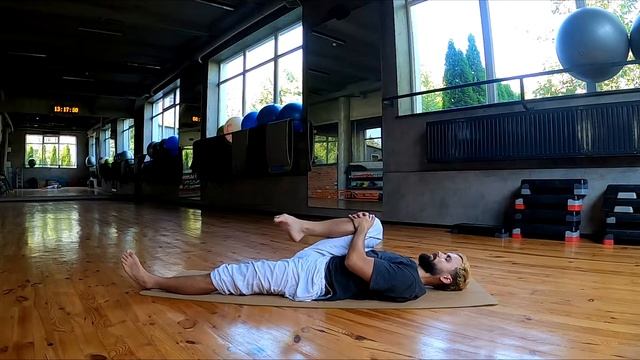 Вечірня практика асан + пранаяма (Наді-шодхана) | Йога перед сном 20 хв смотреть онлайн