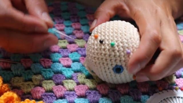 Como tejer cabello rizado a crochet para amigurumi смотреть онлайн