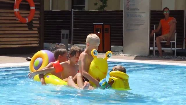 как перевернуть лодку. бассейн Mercure Сочи Центр Sochi смотреть онлайн