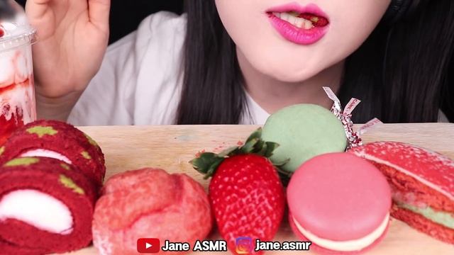 ASMR STRAWBERRY PARTY *STRAWBERRY CHOU, CHRISTMAS CAKE, STRAWBERRY PARFAIT 딸기 파티 먹방 JANE ASMR 제인