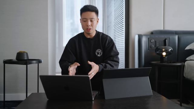 My Favourite Tech Bag Productivity Tool // Portable Monitor! смотреть онлайн