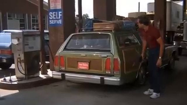 National Lampoon's Vacation - Clark fixing the license plate at a gas station смотреть онлайн