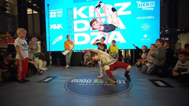 Сметанин Артём vs Французов Никита |1/8 Break Baby 7-9 лет | KIDZA DZA DZA BATTLE #KIDZDZADZA смотреть онлайн