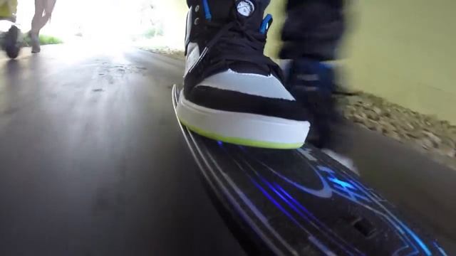 Детский самокат с подстветкой Razor Tekno. смотреть онлайн