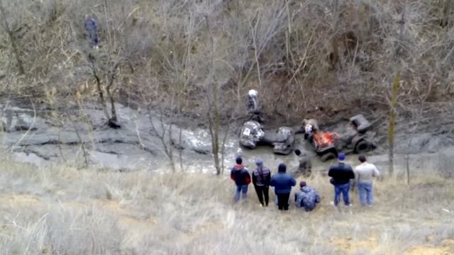 Квадроциклы тонут в грязи смотреть онлайн