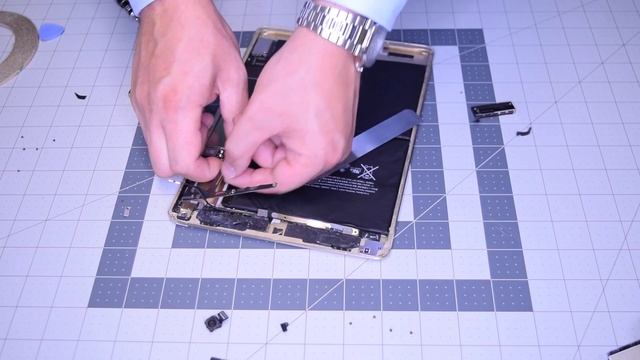 ??️?iPad Air 2 - Battery Replacement (A1566 and A1567) смотреть онлайн